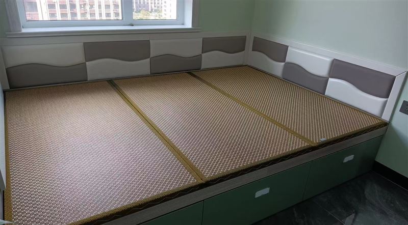 維修門窗，換荷葉把手密封條，換玻璃，換門窗，打密封膠，定做紗窗，軟包防盜門，軟包炕圍子，定做榻榻米