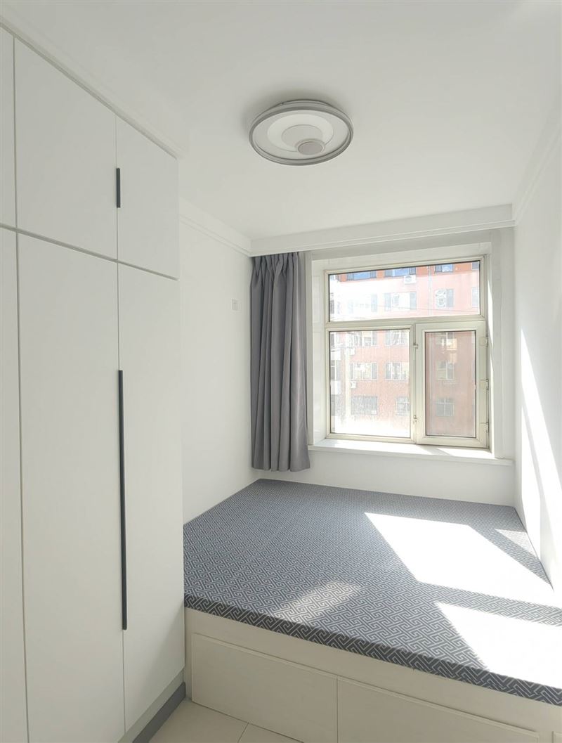 出租銀泉多層三樓80平倆室一廳